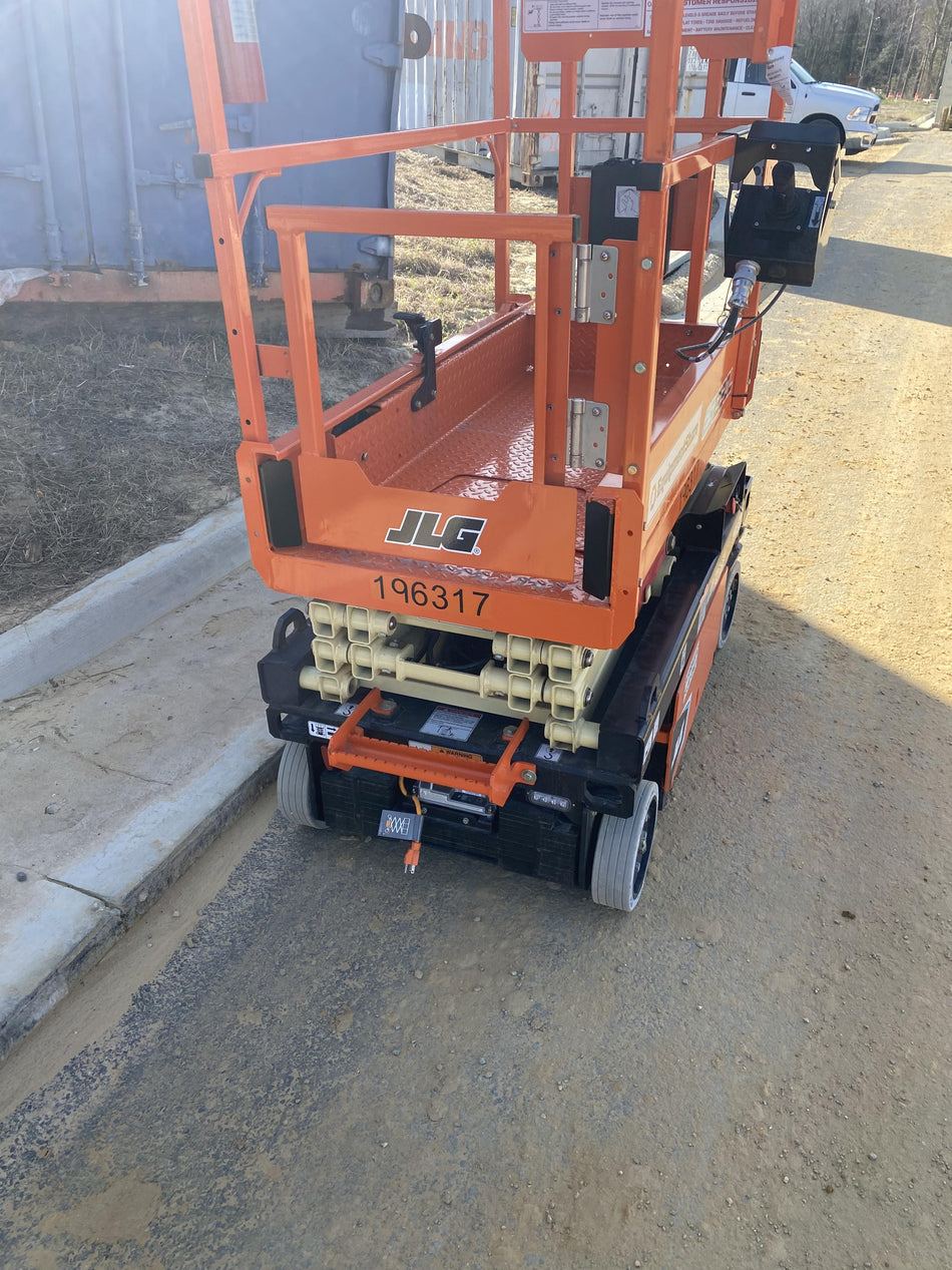 2021 JLG ES1330L