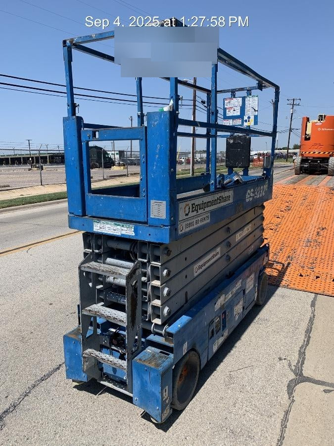 2016 Genie GS-3232 32' Narrow Scissor Lift