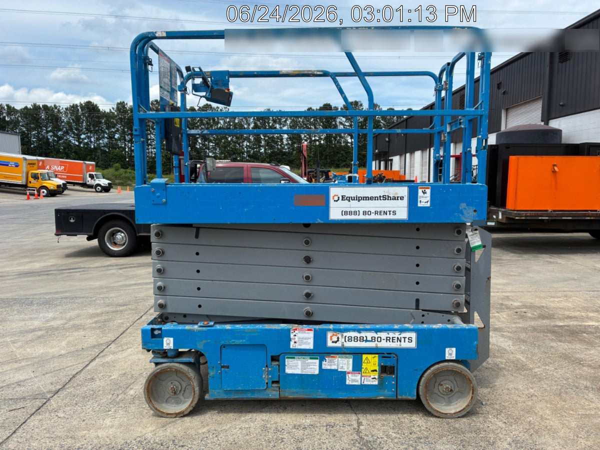 2019 Genie GS-4047 Folding rails with half height swing gate