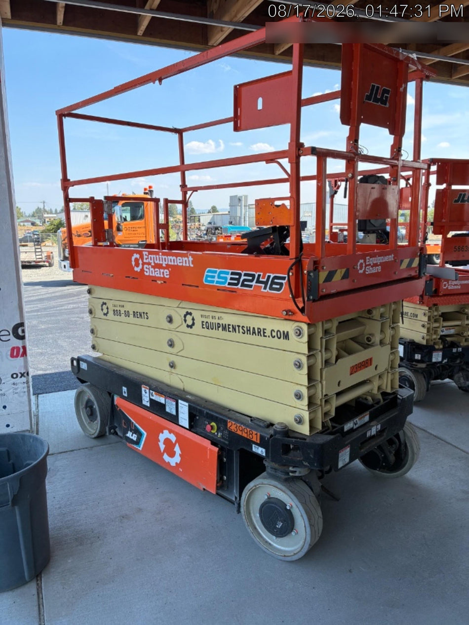 2022 JLG ES3246