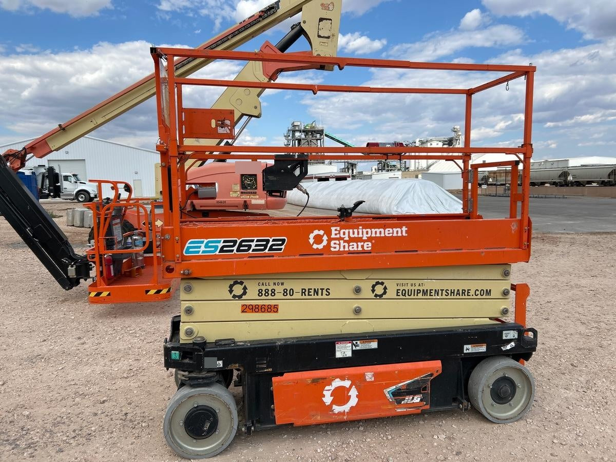 2023 JLG ES2632
