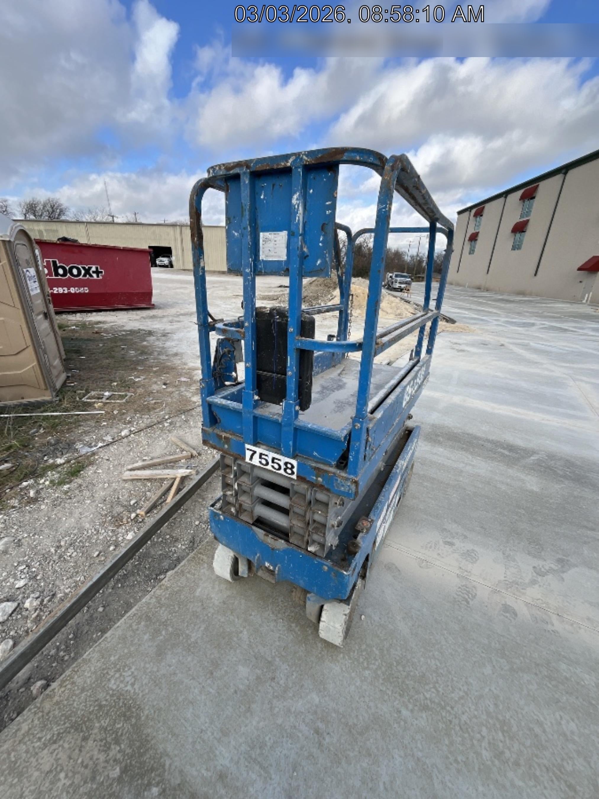 2017 Genie GS-1930 Genie GS-1930 Lift w/Fixed Rail and Chain Entry