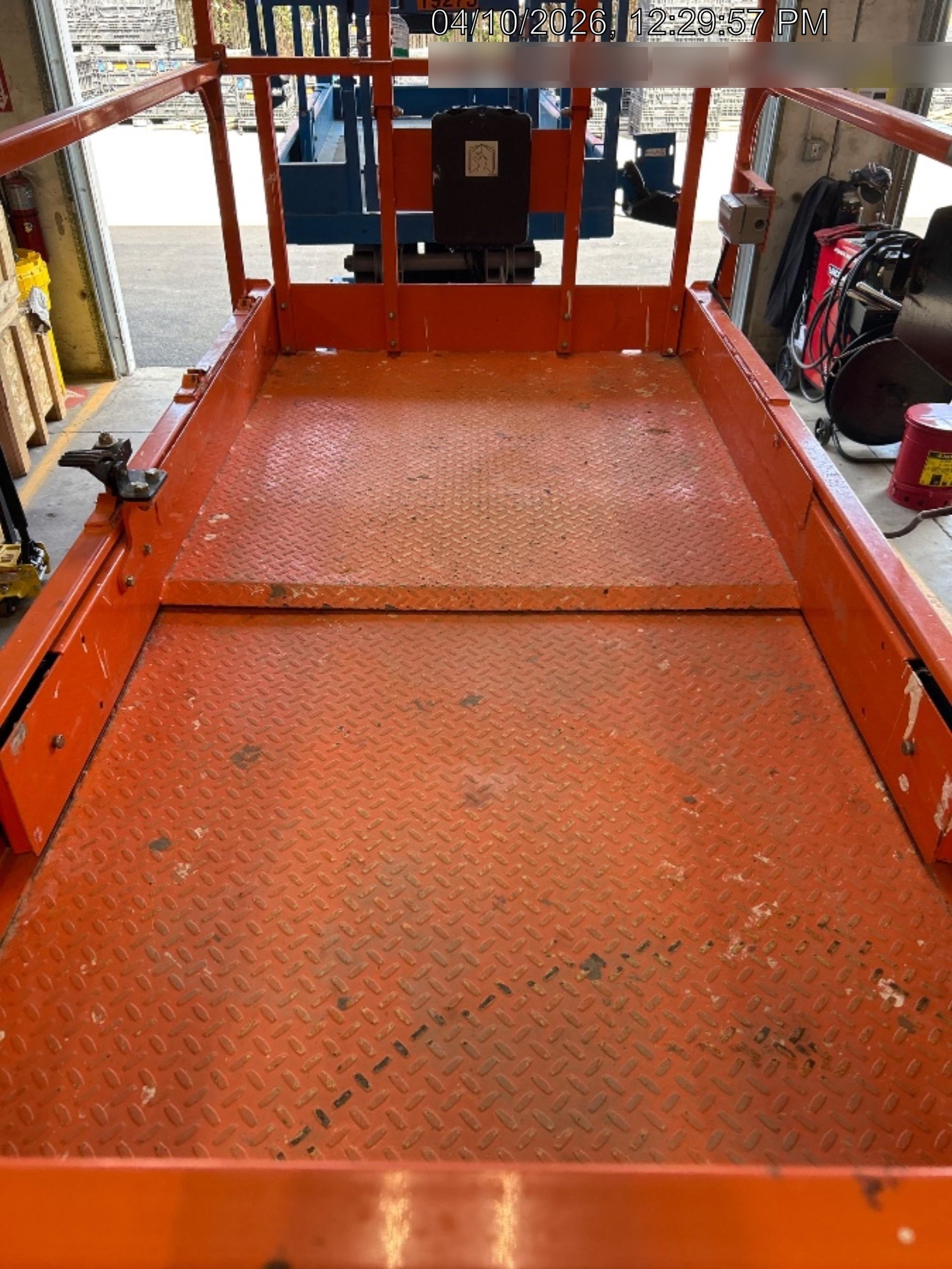 2022 JLG ES3246