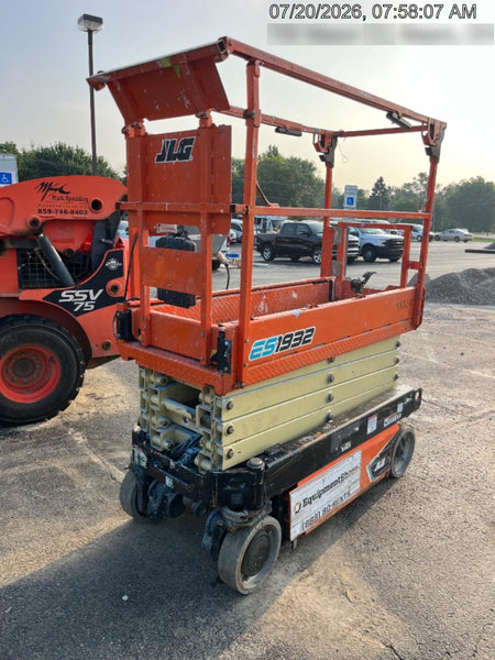 2021 JLG ES1932