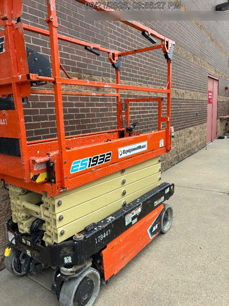 2021 JLG ES1932