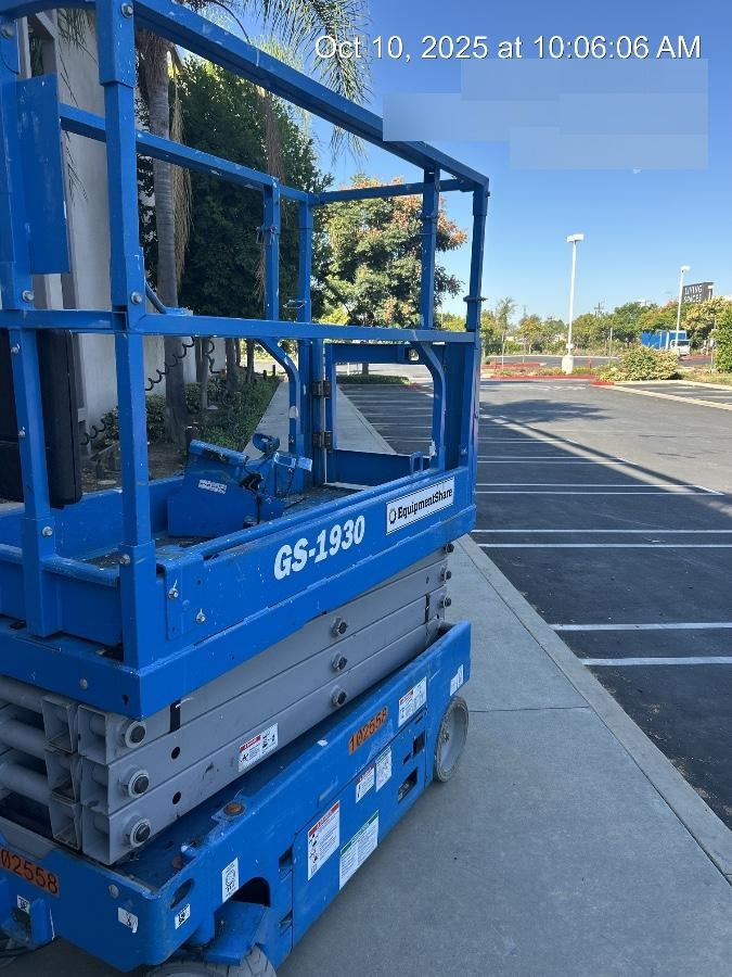 2020 Genie GS-1930 Solid Non Marking Tires, Beacon, Folding rails with half height swing gate, 800W Inverter