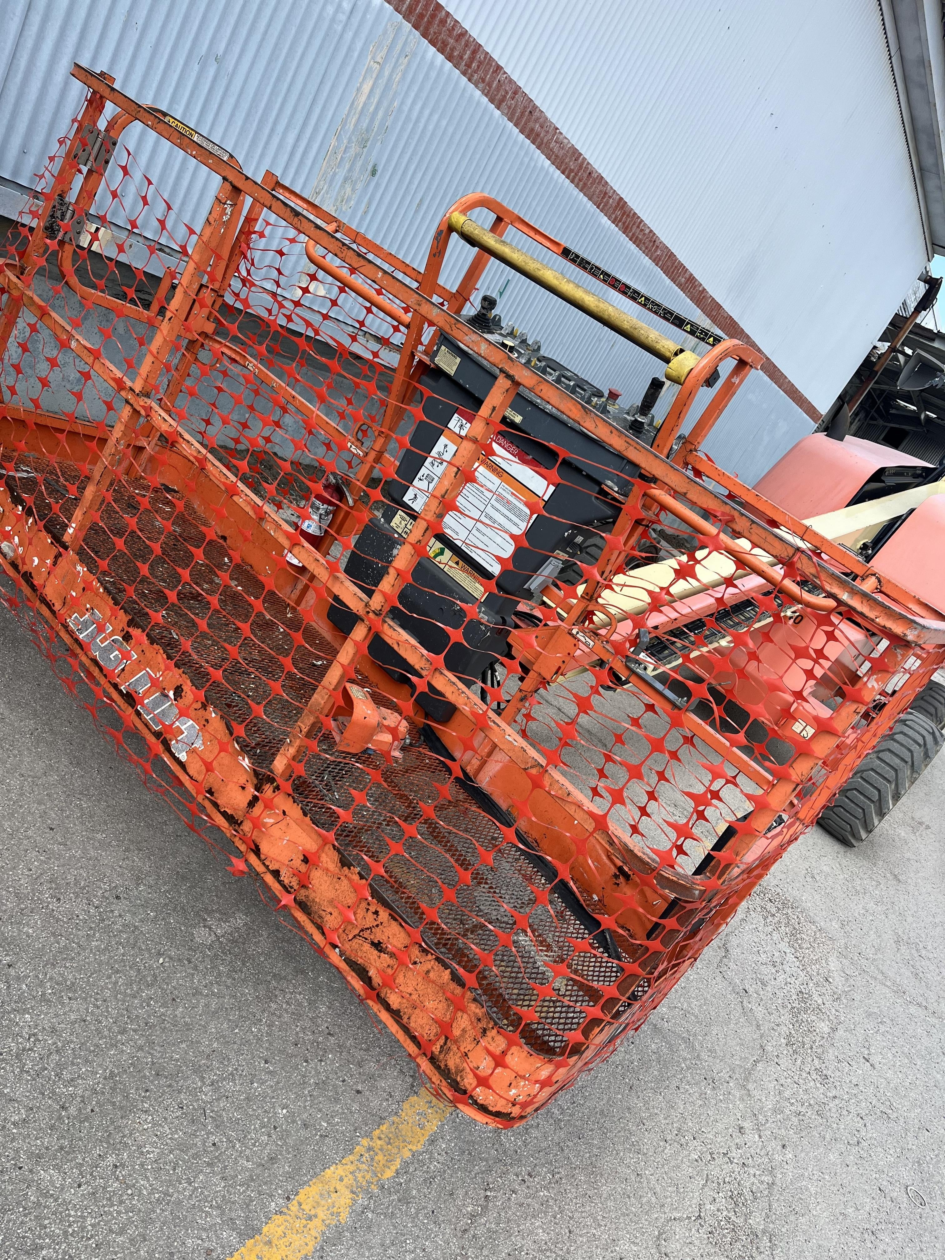 2019 JLG 400S