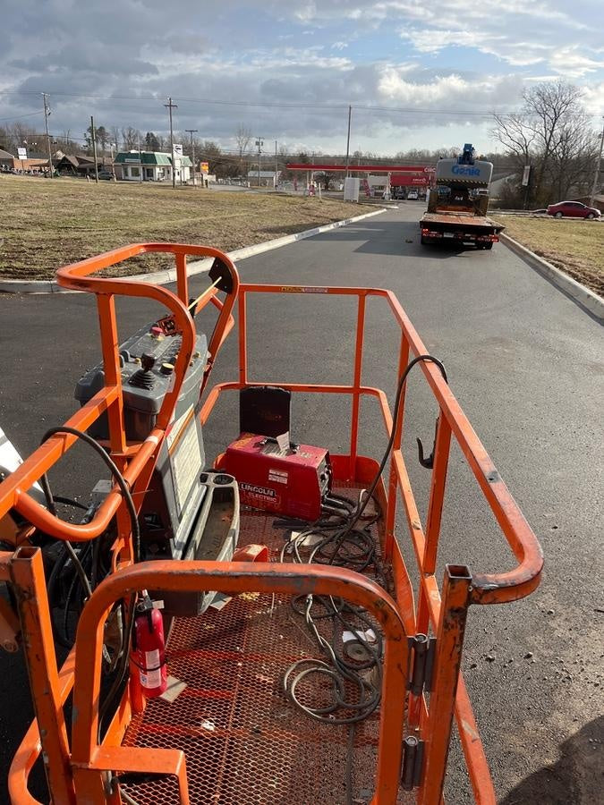 2022 JLG 660SJ