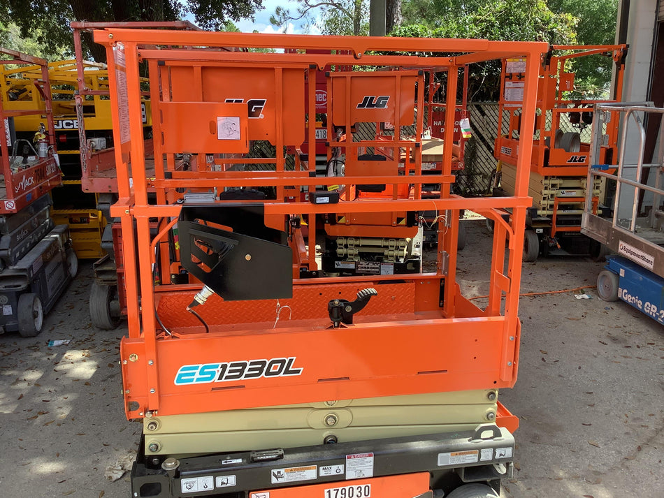 2021 JLG ES1330L
