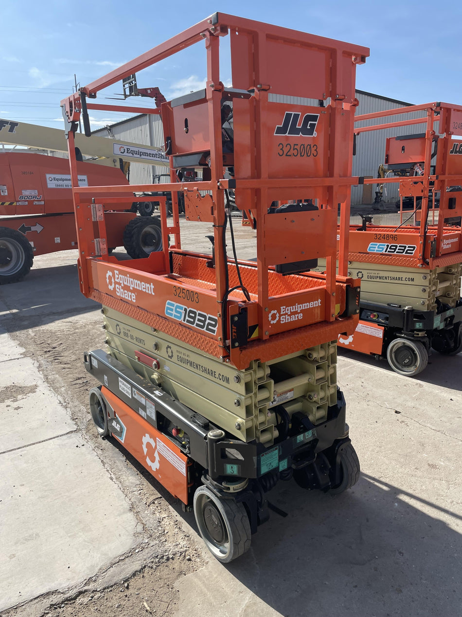 2023 JLG ES1932