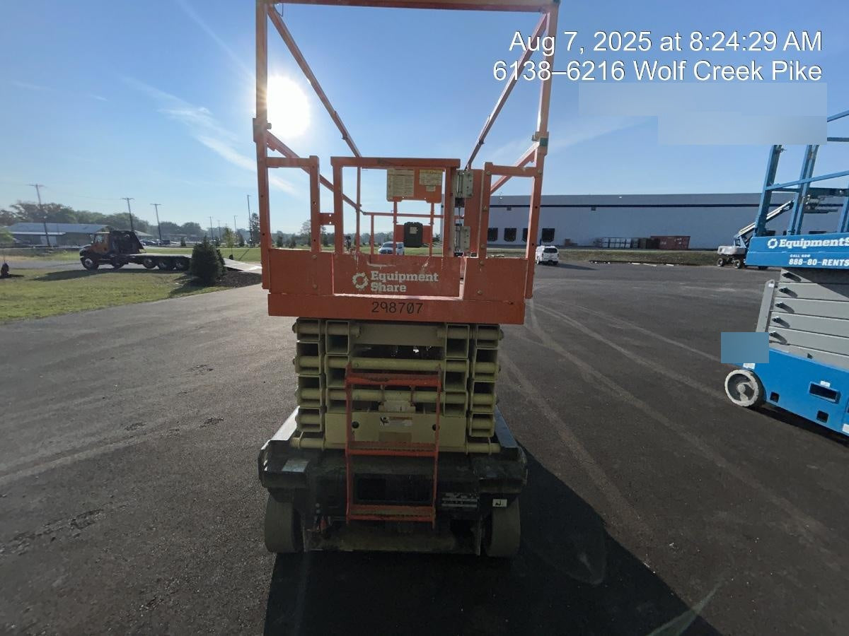 2023 JLG ES3246