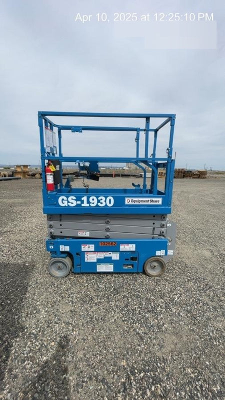 2020 Genie GS-1930 Solid Non Marking Tires, Beacon, Folding rails with half height swing gate, 800W Inverter