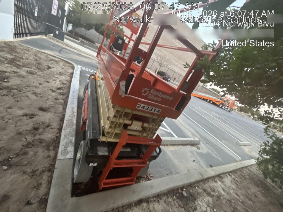 2022 JLG ES2632