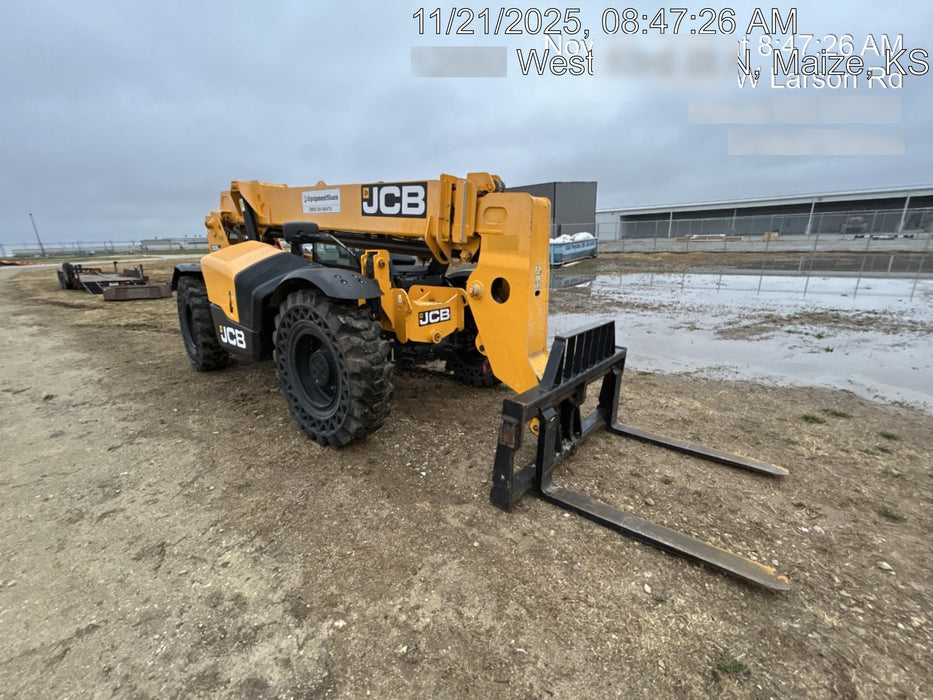 2019 JCB 509-42 74 HP w/Open ROPS, Beacon, Aux Hydraulics, LED Work lights, Solid Tires 66" Carriage/60" Forks