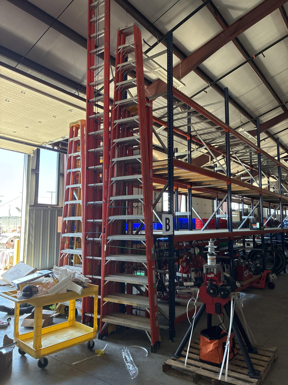 2023 LOUISVILLE LADDER FM1416HD