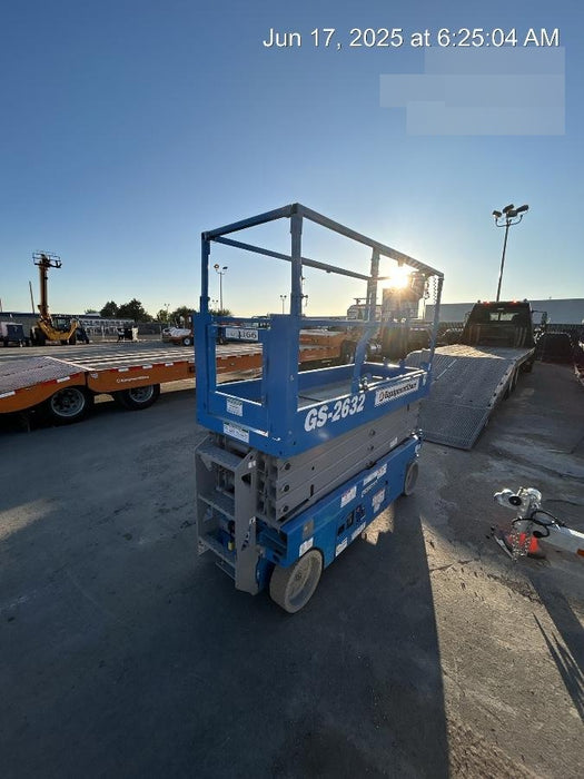 2020 Genie GS-2632 Solid NM Tires, Folding Rails with Half-Height Swing Gate, Beacon, 800W Invertor