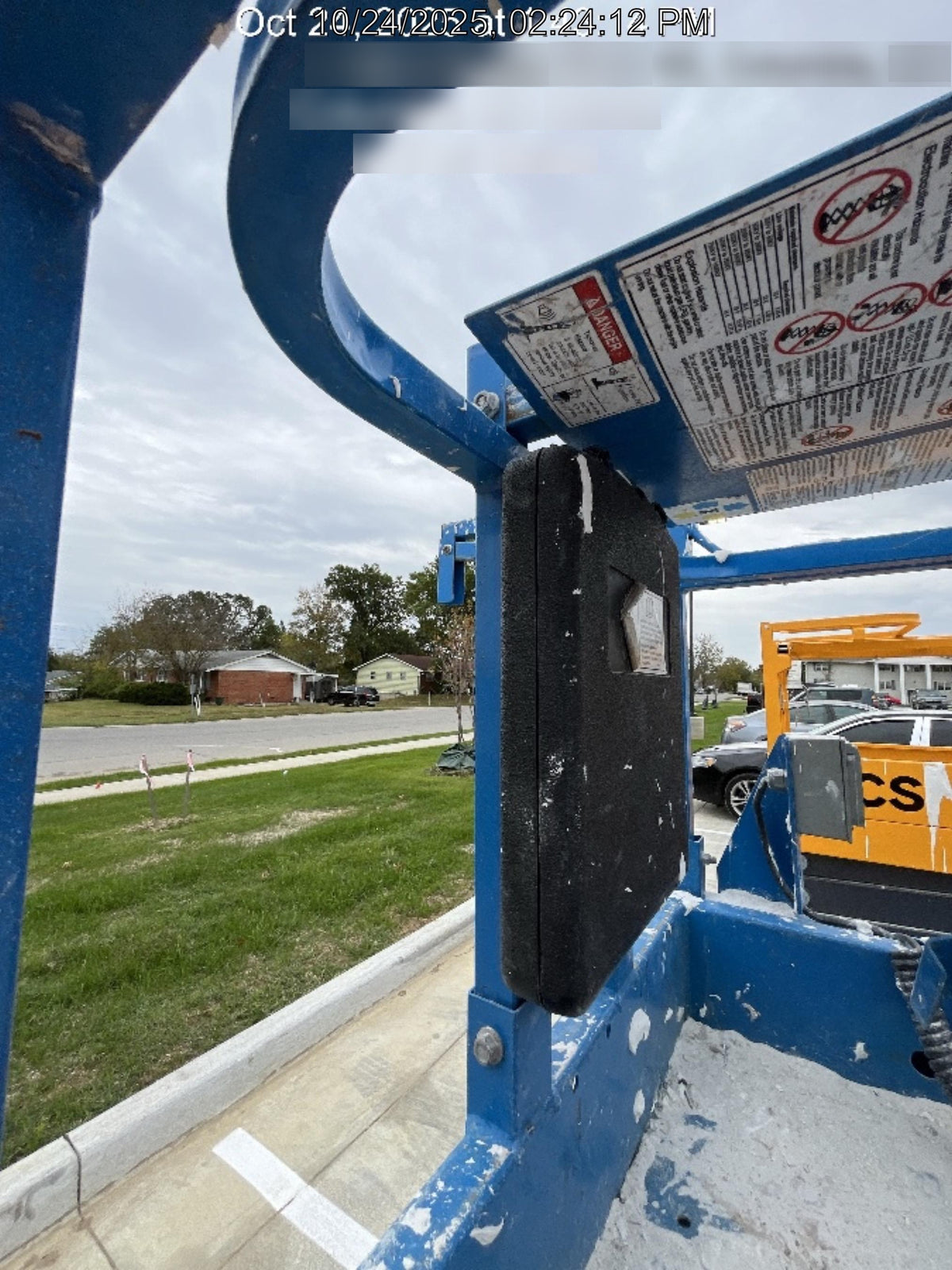 2019 Genie GS-2632 Folding rails with half height swing gate