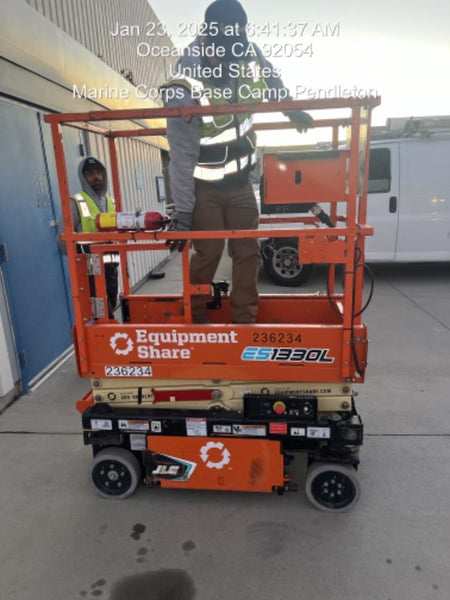 2022 JLG ES1330L