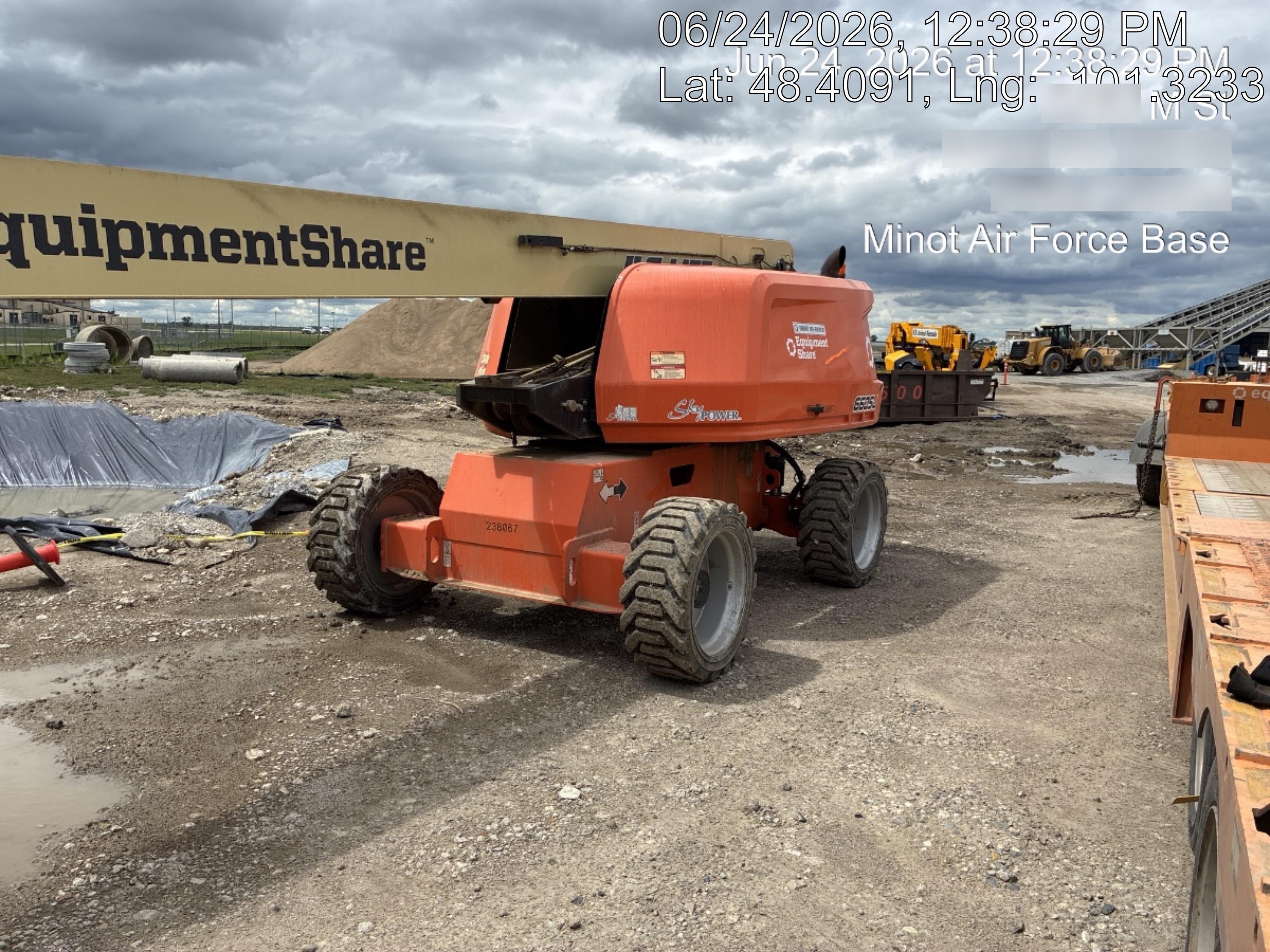 2022 JLG 660SJ