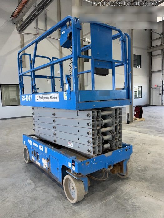 2019 Genie GS-4047 Folding rails with half height swing gate