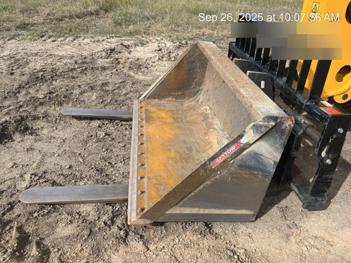 2016 SKYTRAK 70" Bucket, Telehandler 6k-7k