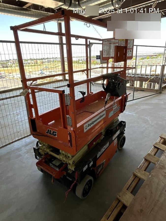 2021 JLG ES1330L
