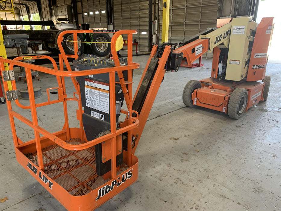 2019 JLG E300AJP