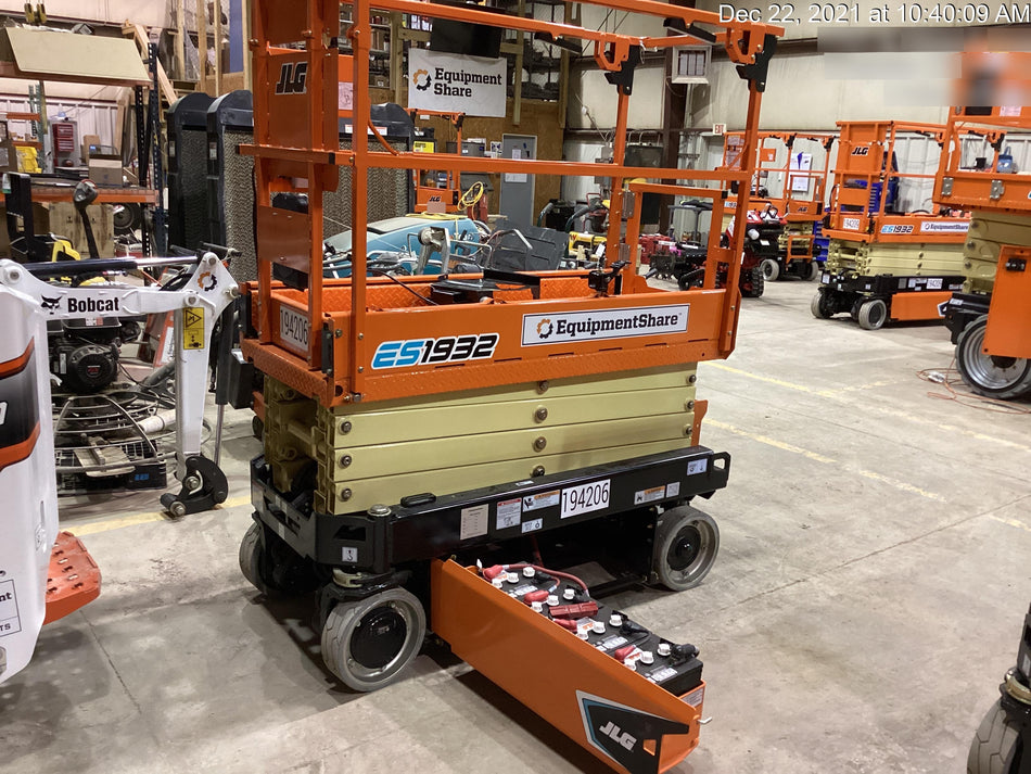 2021 JLG ES1932