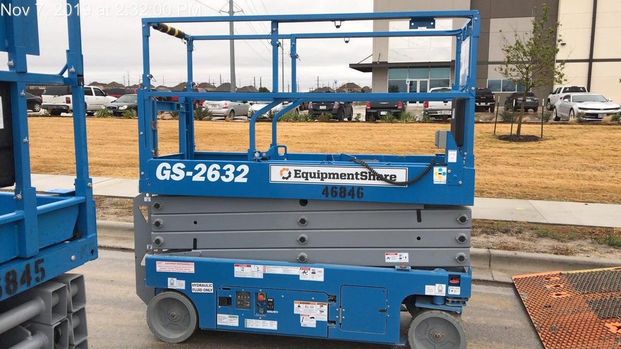 2019 Genie GS-2632 Folding rails with half height swing gate