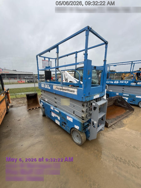 2019 Genie GS-2632 Folding rails with half height swing gate