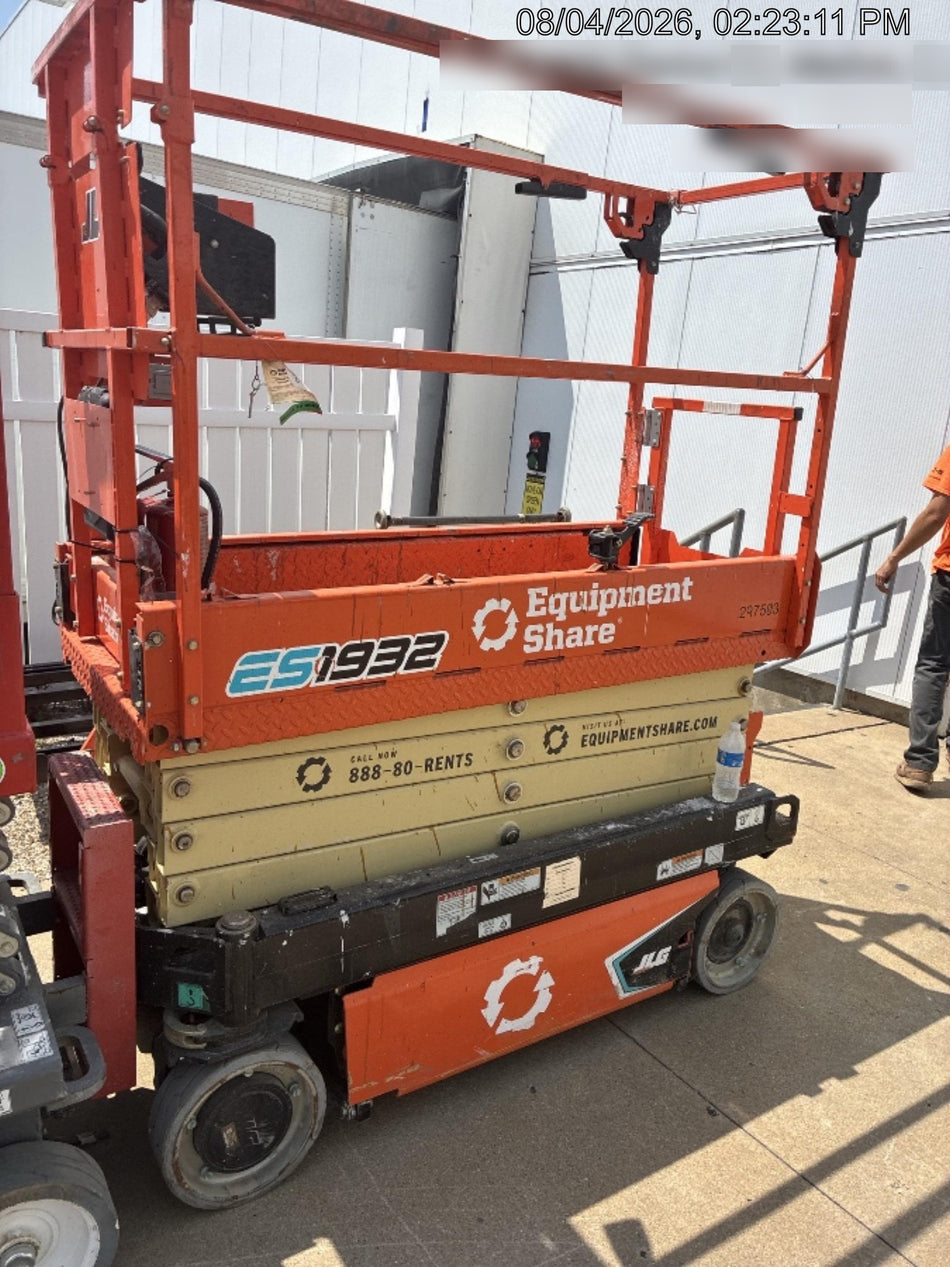 2023 JLG ES1932