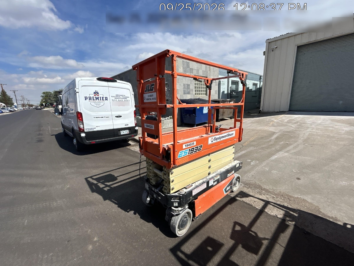 2021 JLG ES1932