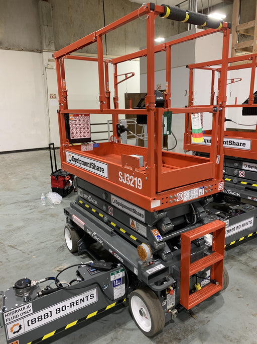 2020 Skyjack SJIII-3219 Solid NM Tires, Half height spring hinged entry gate, Dual Beacons, 800W Inverter