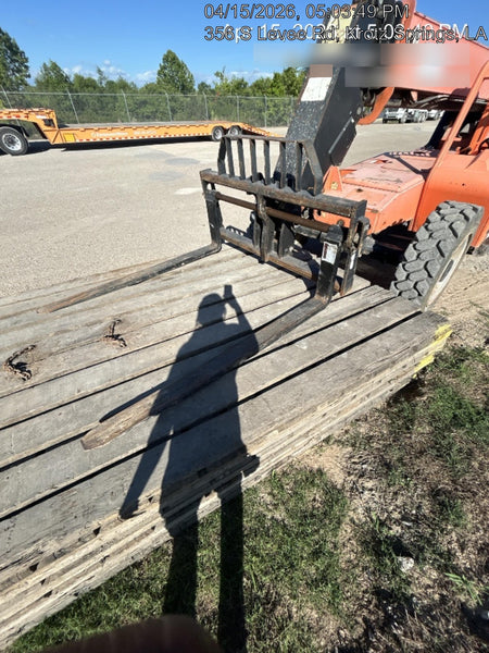 2016 JLG 8042