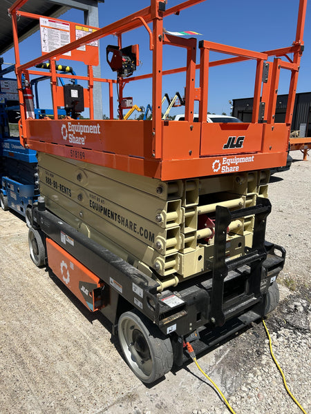 2025 JLG ES3246