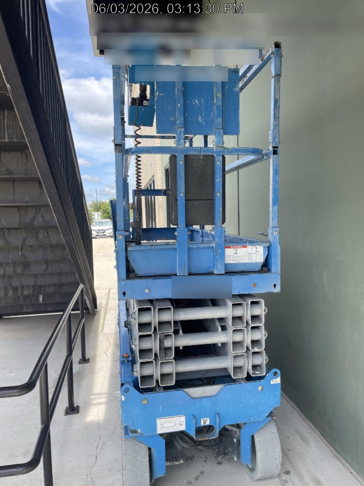 2019 Genie GS-2632 Folding rails with half height swing gate