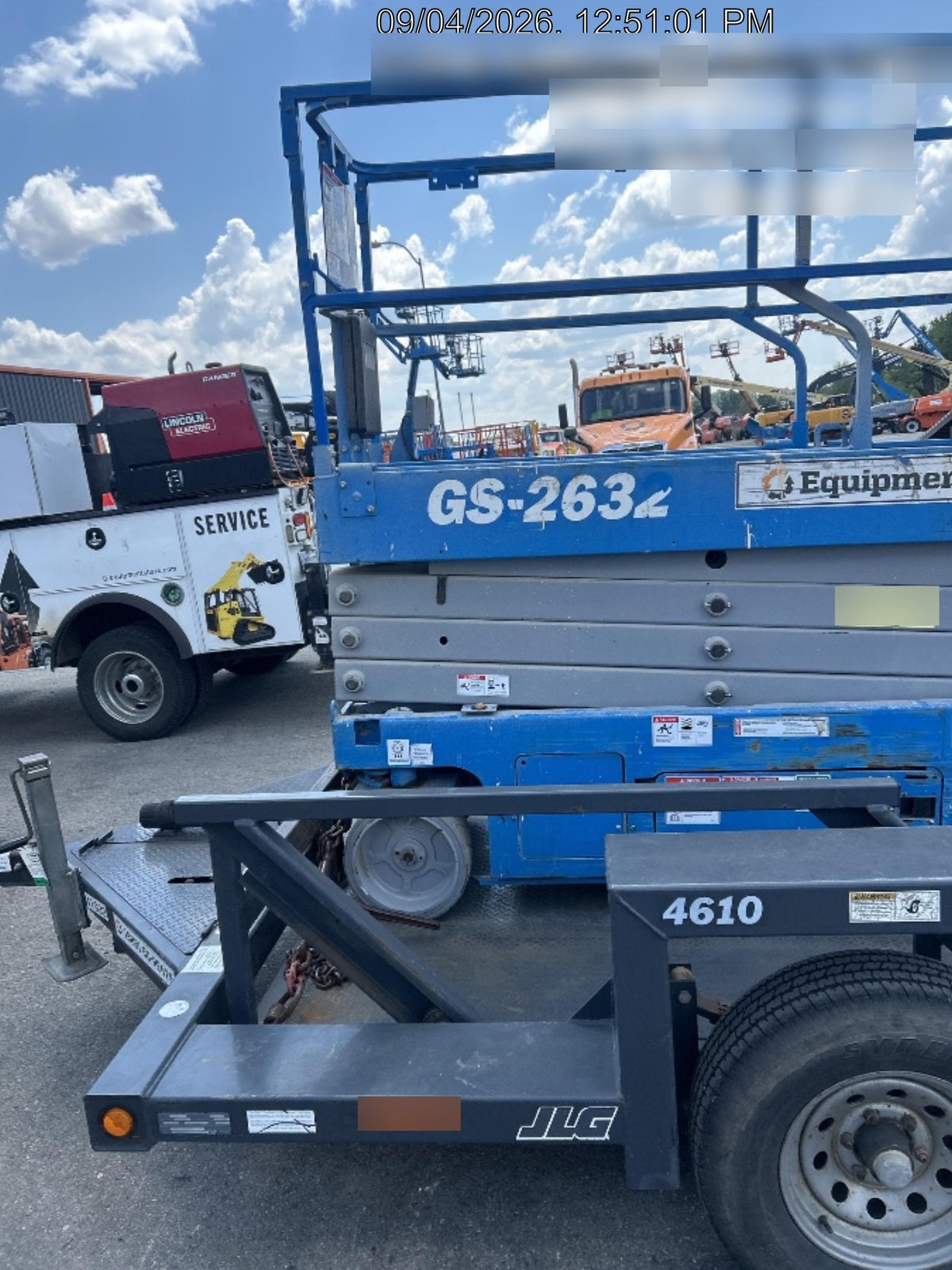 2019 Genie GS-2632 Folding rails with half height swing gate