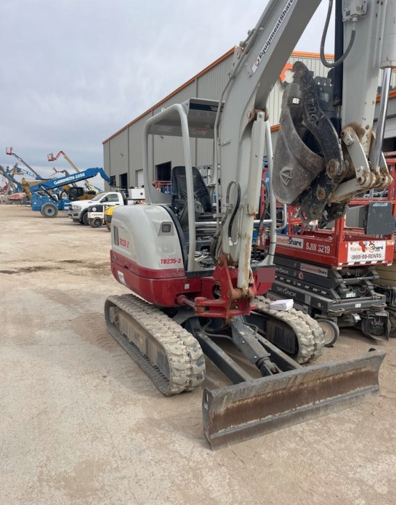 2022 TAKEUCHI TB235-2R