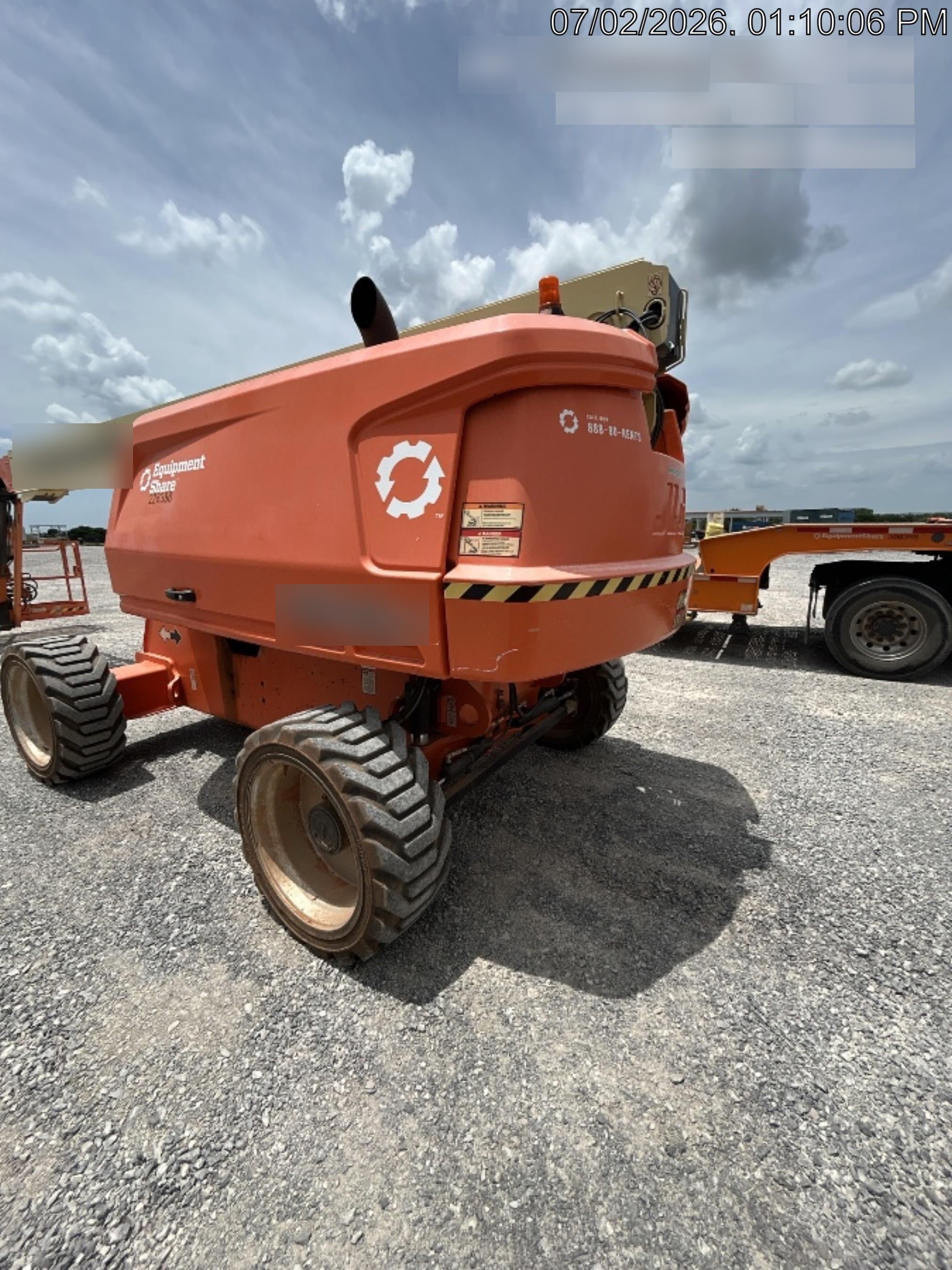 2022 JLG 660SJ