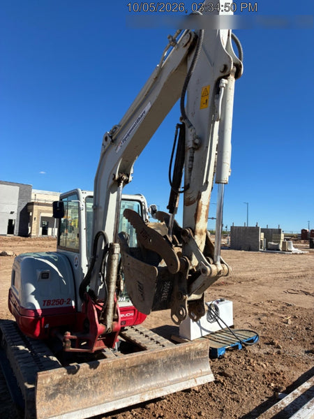 2023 TAKEUCHI TB250-2CR
