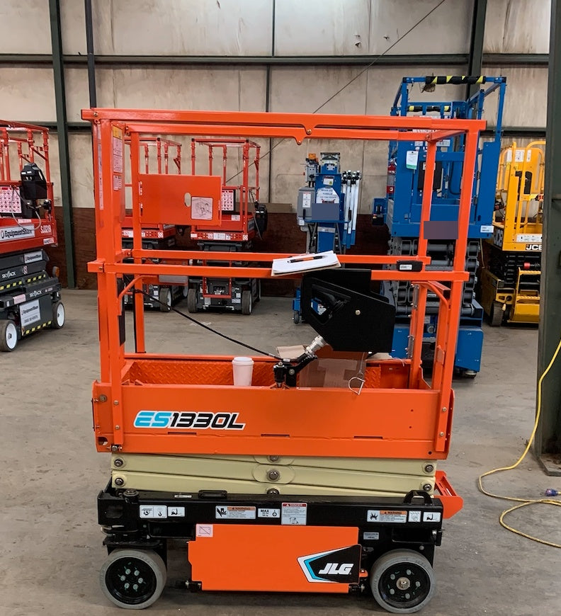 2021 JLG ES1330L