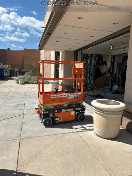2022 JLG ES1330L