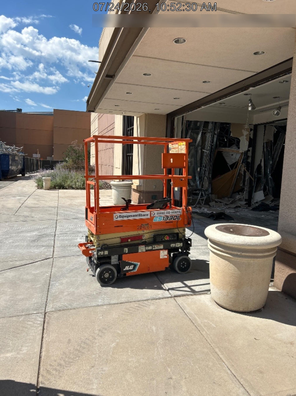 2022 JLG ES1330L