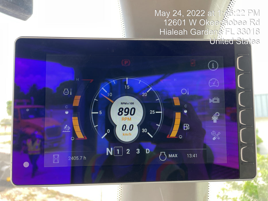 2018 Case 821G CLOSED CAB, JRB 418 STYLE HYD COUPLER