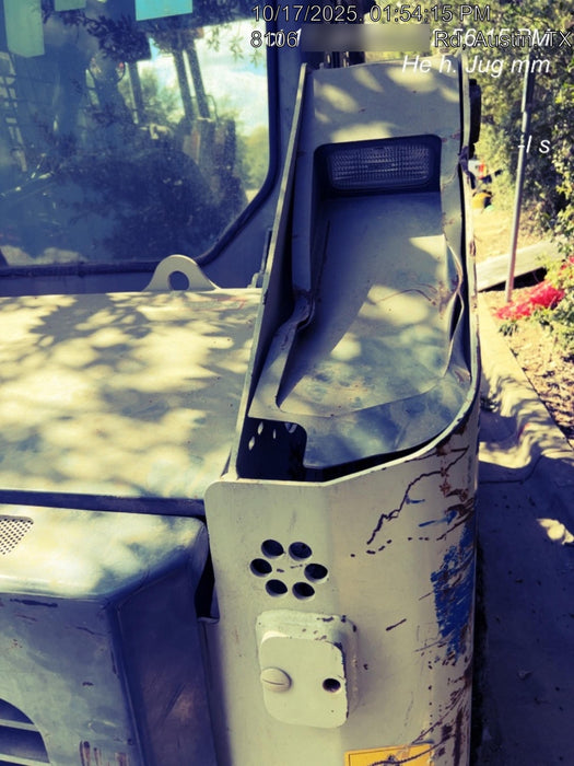 2019 Takeuchi TL8W Canopy, 15" Wide Rubber Tracks, Back-up Alarm, Front & Rear Working Lights, Auxiliary Hydraulics, Two-Speed Travel, Electronic Monitoring System w/76" HD Dirt Bucket with 8 Teeth, 20.3 cubic feet Capacity