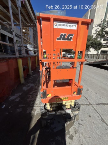 2022 JLG ES1330L