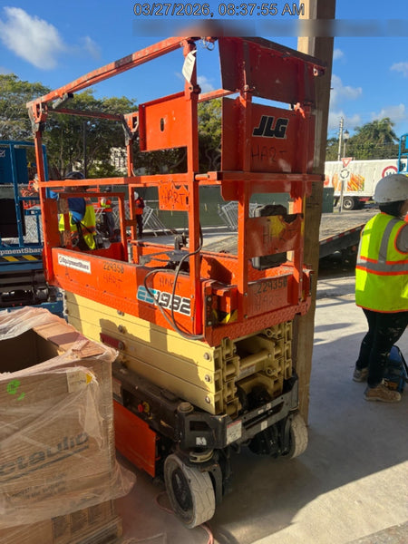 2022 JLG ES1932