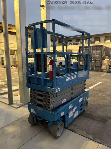 2020 Genie GS-1930 Solid Non Marking Tires, Beacon, Folding rails with half height swing gate, 800W Inverter