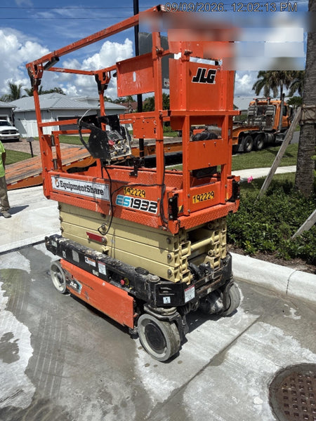 2021 JLG ES1932