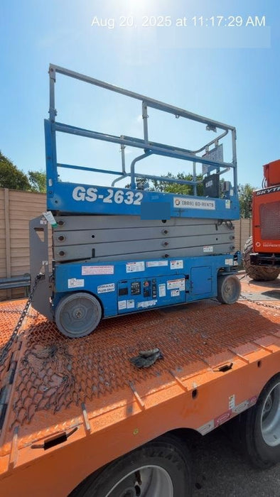 2019 Genie GS-2632 Folding rails with half height swing gate